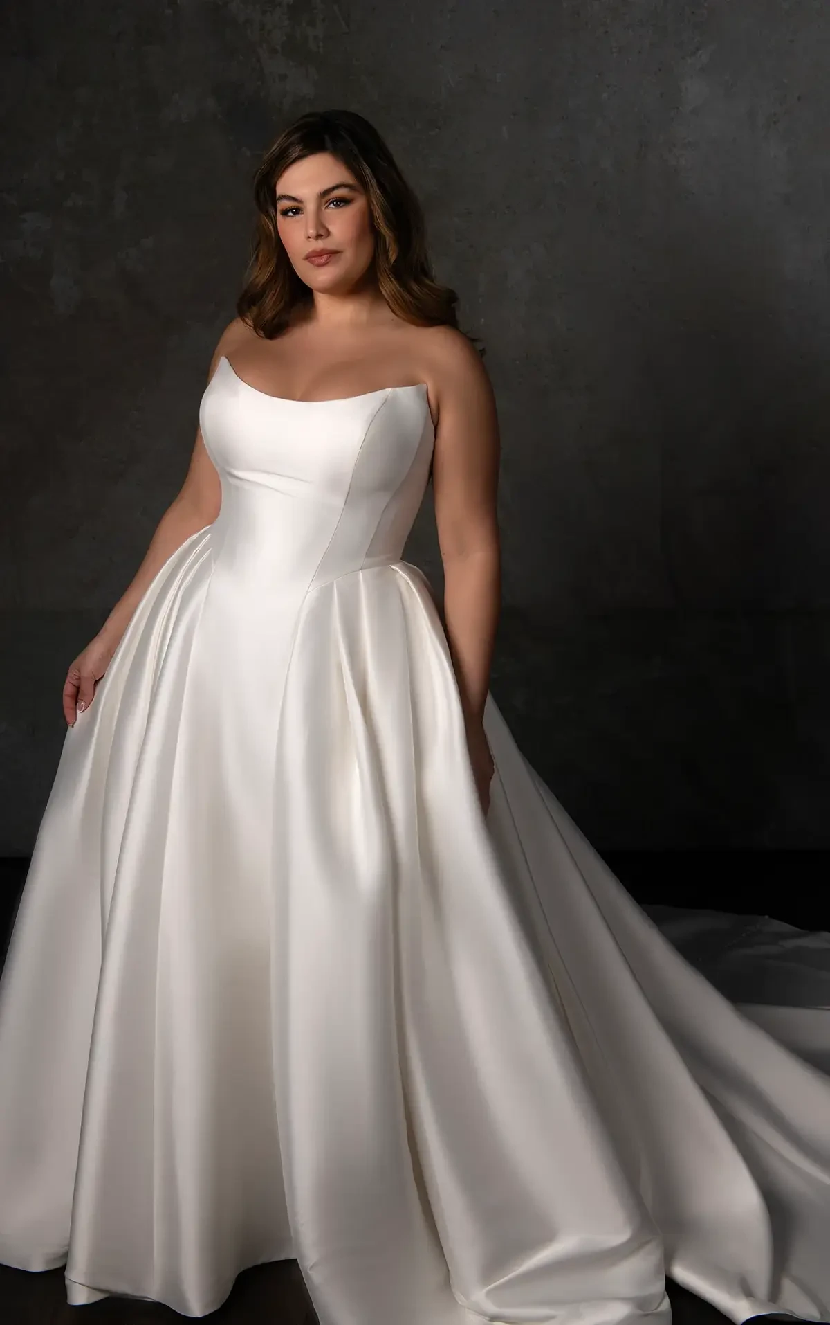 Celebrate Your Curves with Plus-Size Wedding Dresses at Della Curva. Desktop Image