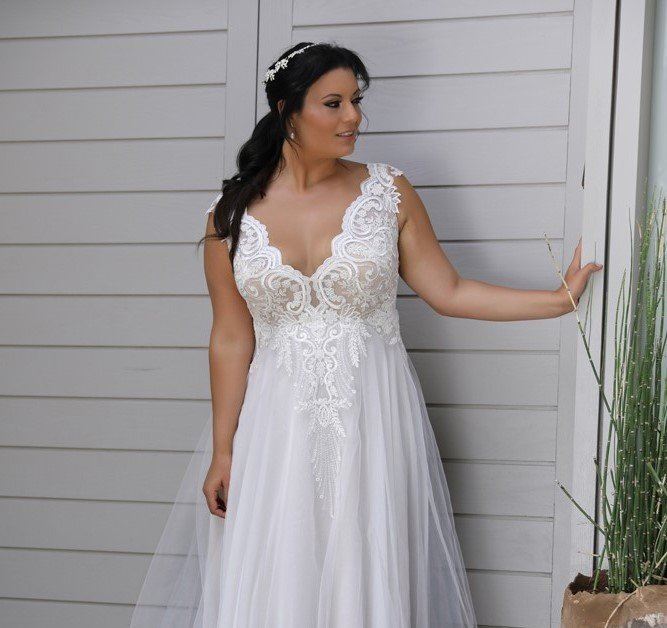 Studio Levana Curvy Babe Trunk Show Main Image