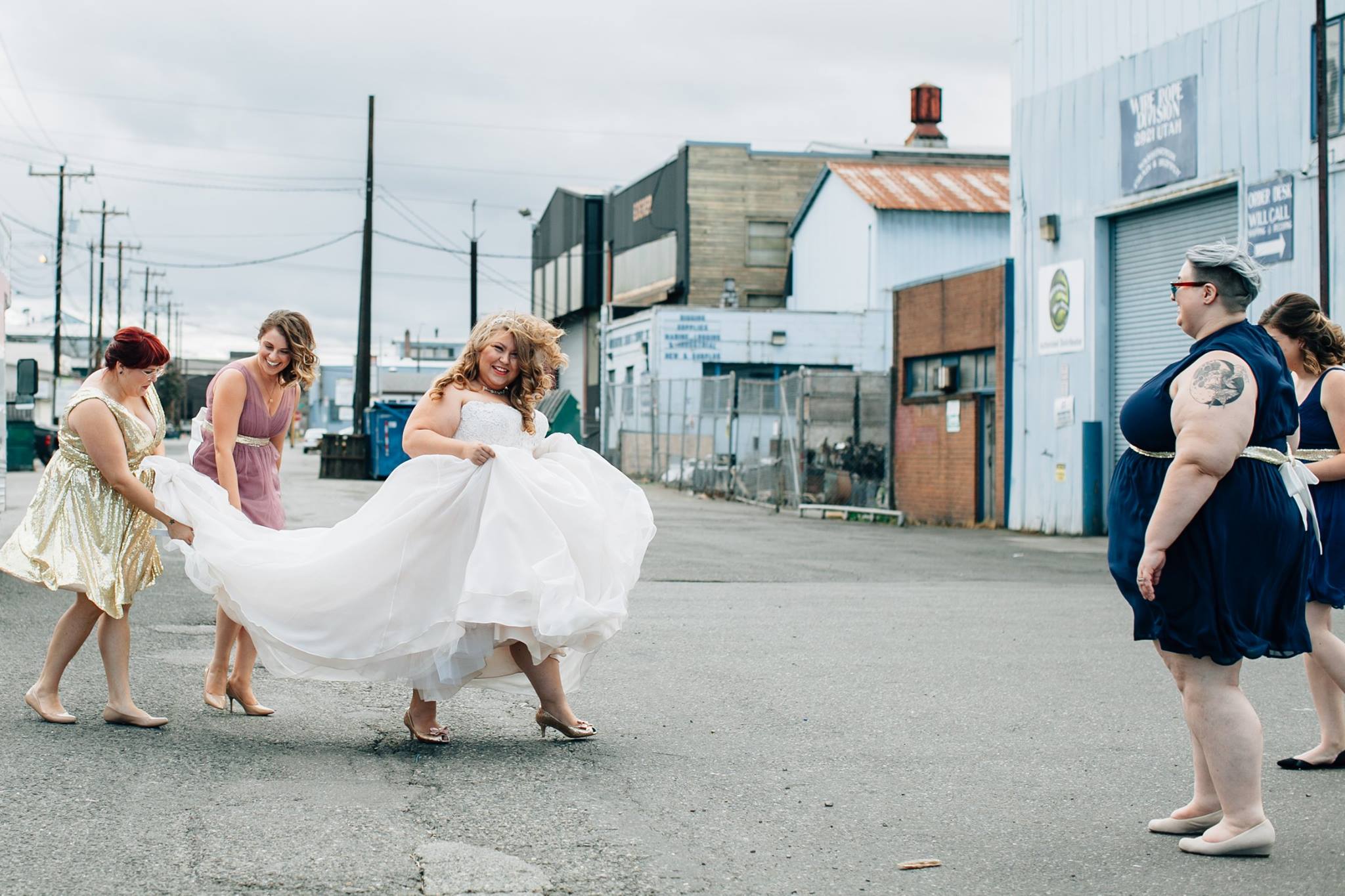 Plus size bride with bridesmaids. Desktop Image